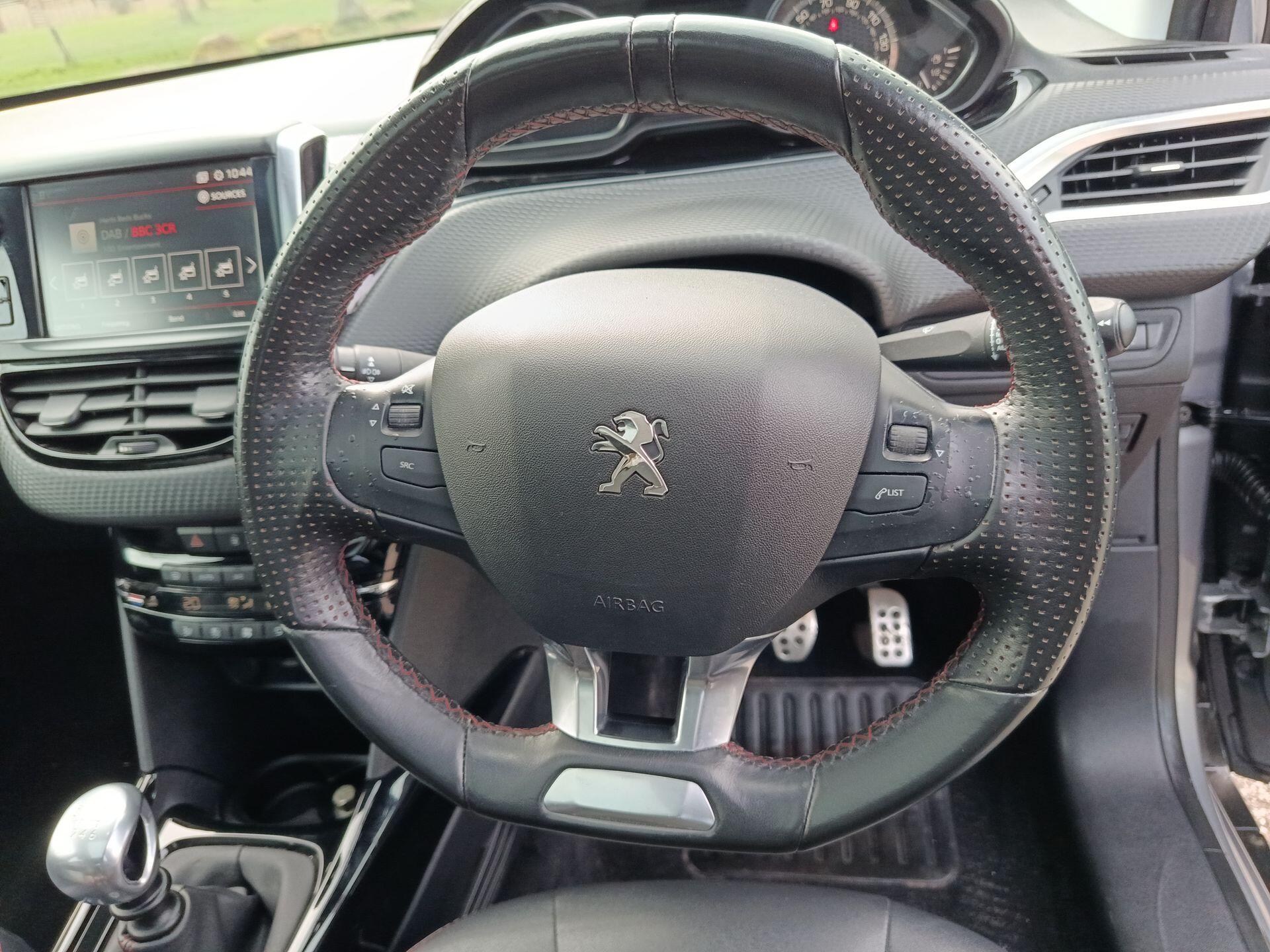 2018 Peugeot 2008 thumbnail 3