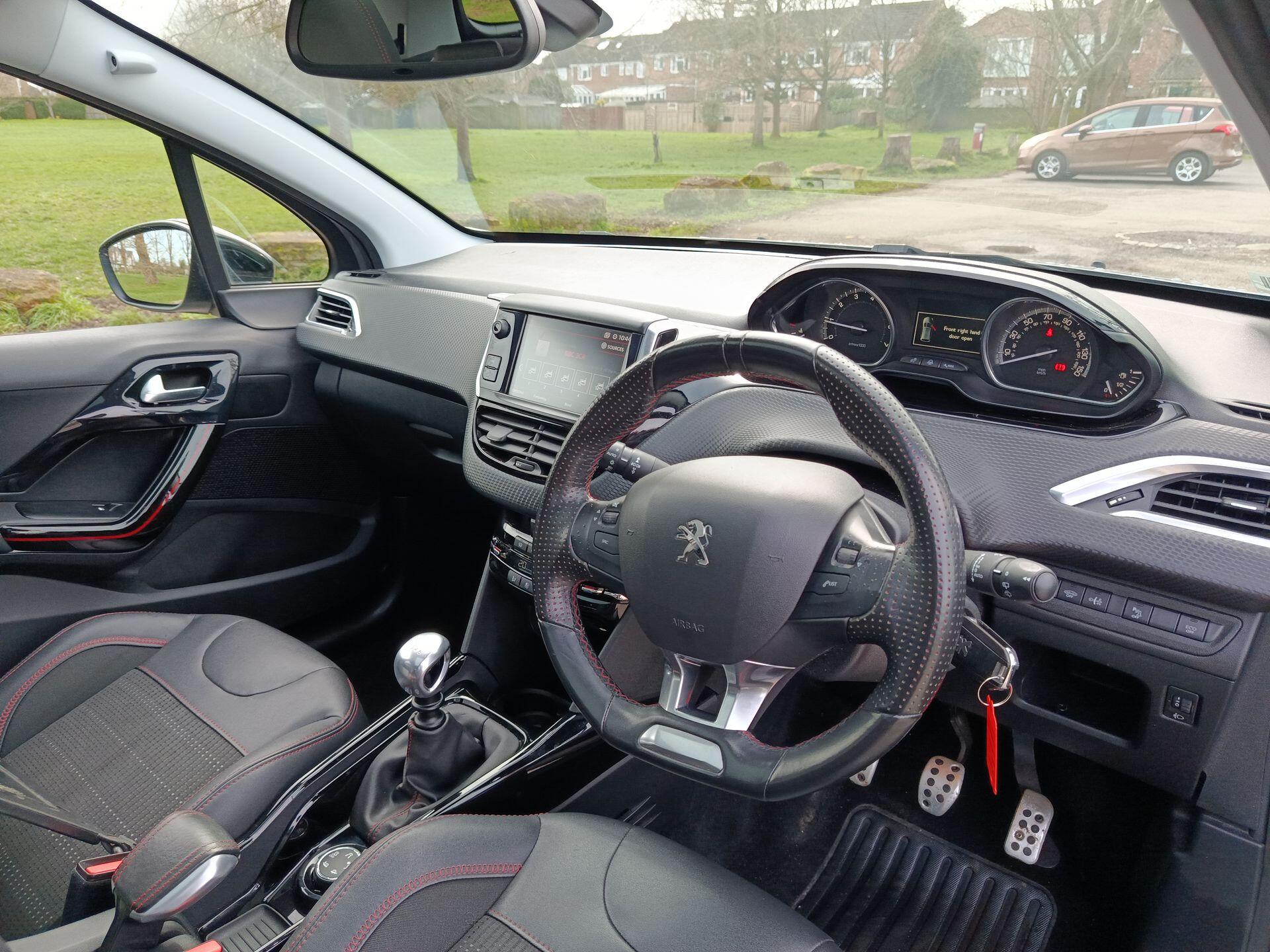 2018 Peugeot 2008 thumbnail 5