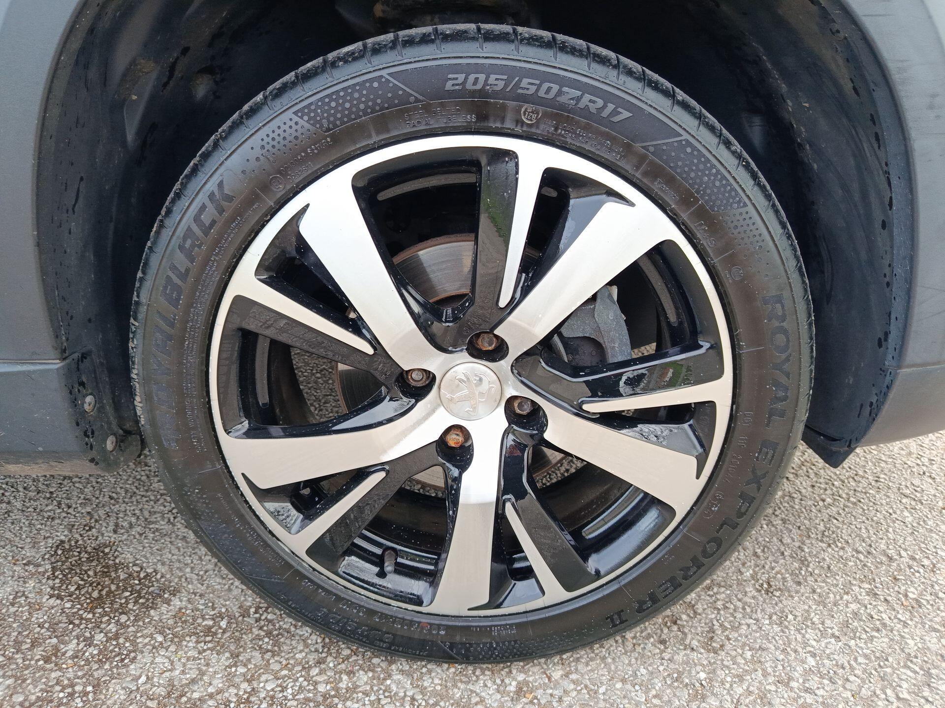 2018 Peugeot 2008 thumbnail 10