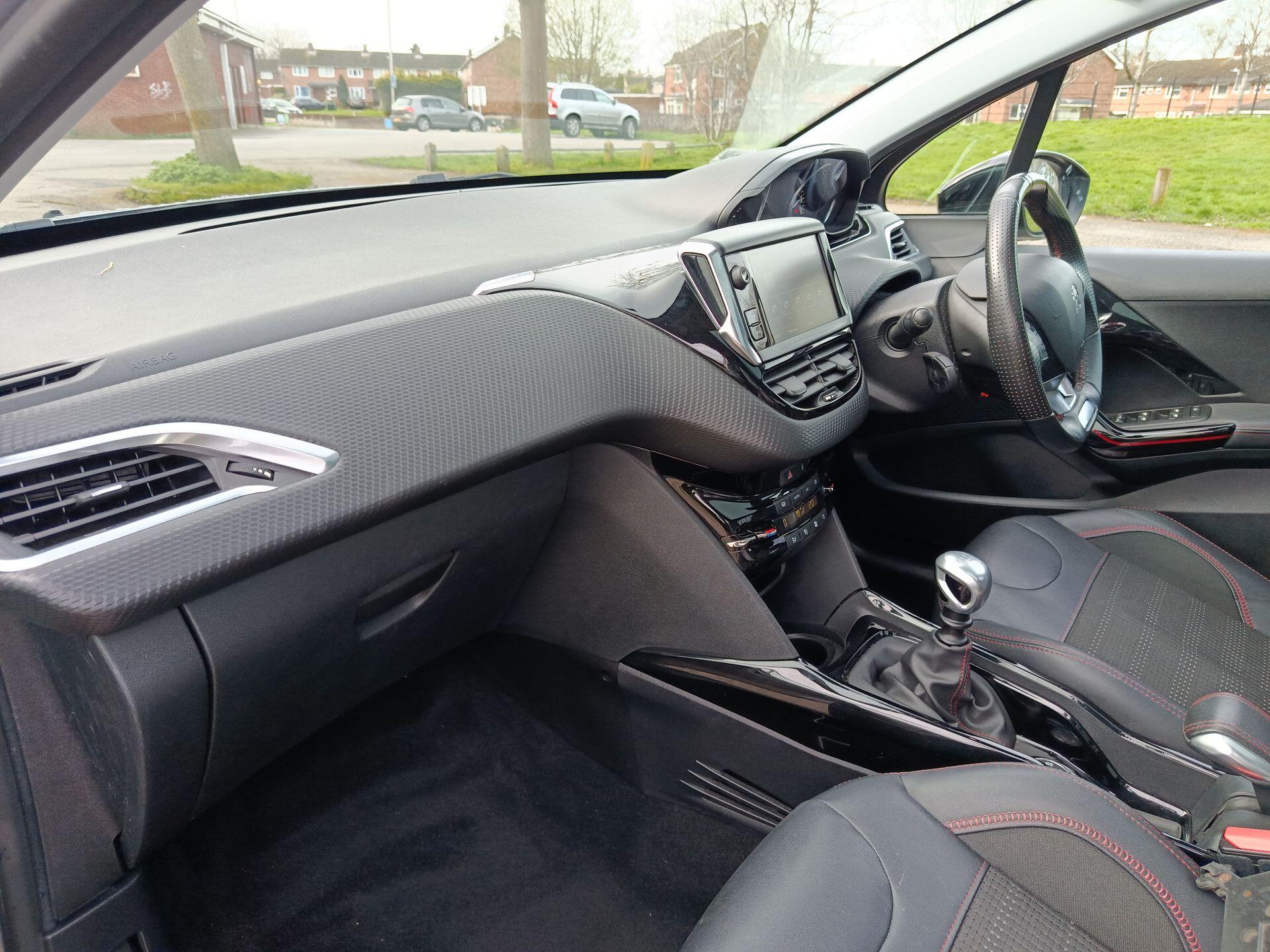 2018 Peugeot 2008 thumbnail 17