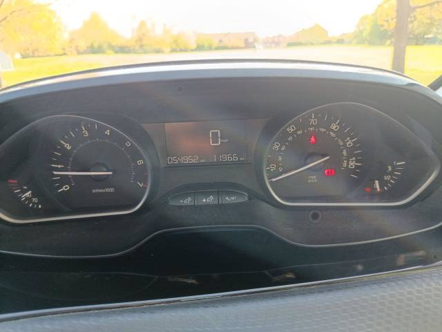 2018 Peugeot 208 1.2 PureTech Signature Hatchback 5dr Petrol Manual Euro 6 (s/s) (82 ps)