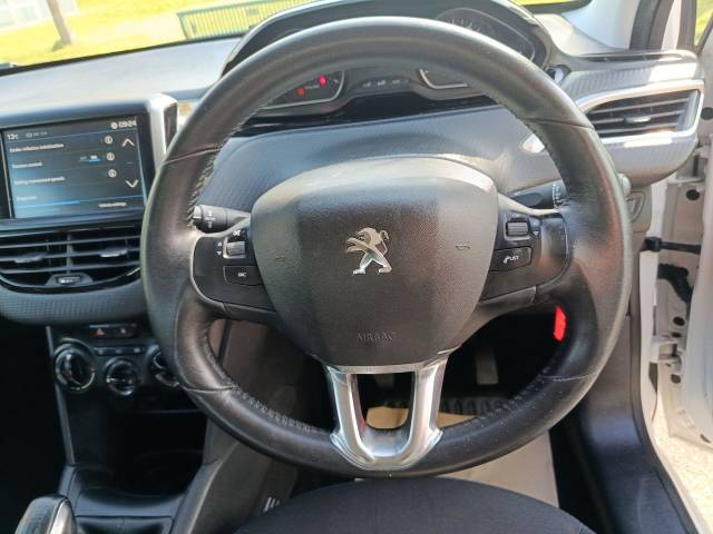 2018 Peugeot 208 1.2 PureTech Signature Hatchback 5dr Petrol Manual Euro 6 (s/s) (82 ps)