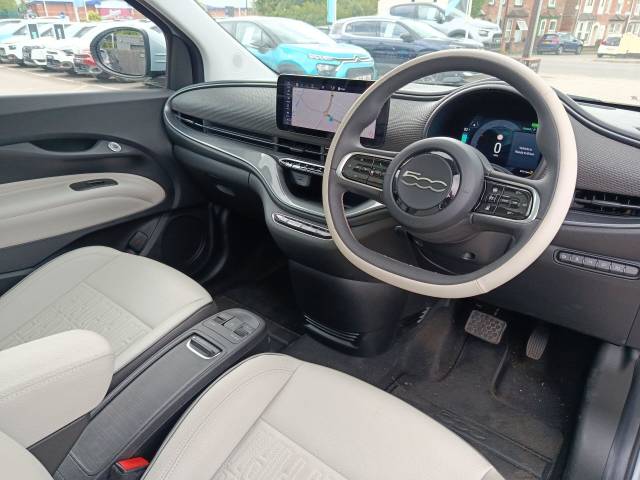 2022 Fiat 500e 42kWh La Prima Hatchback 3dr Electric Auto (118 ps)