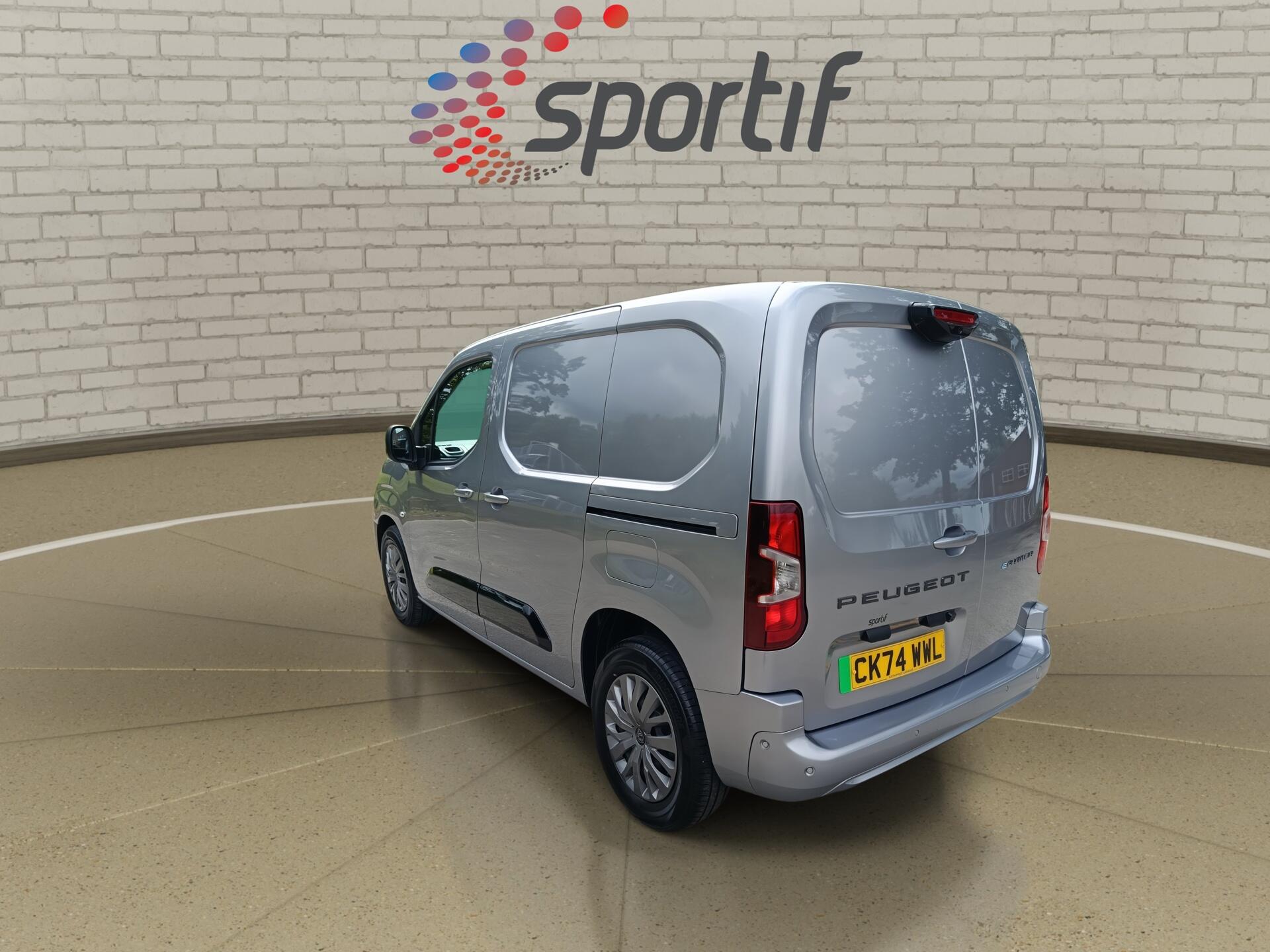 2024 Peugeot Partner thumbnail 23