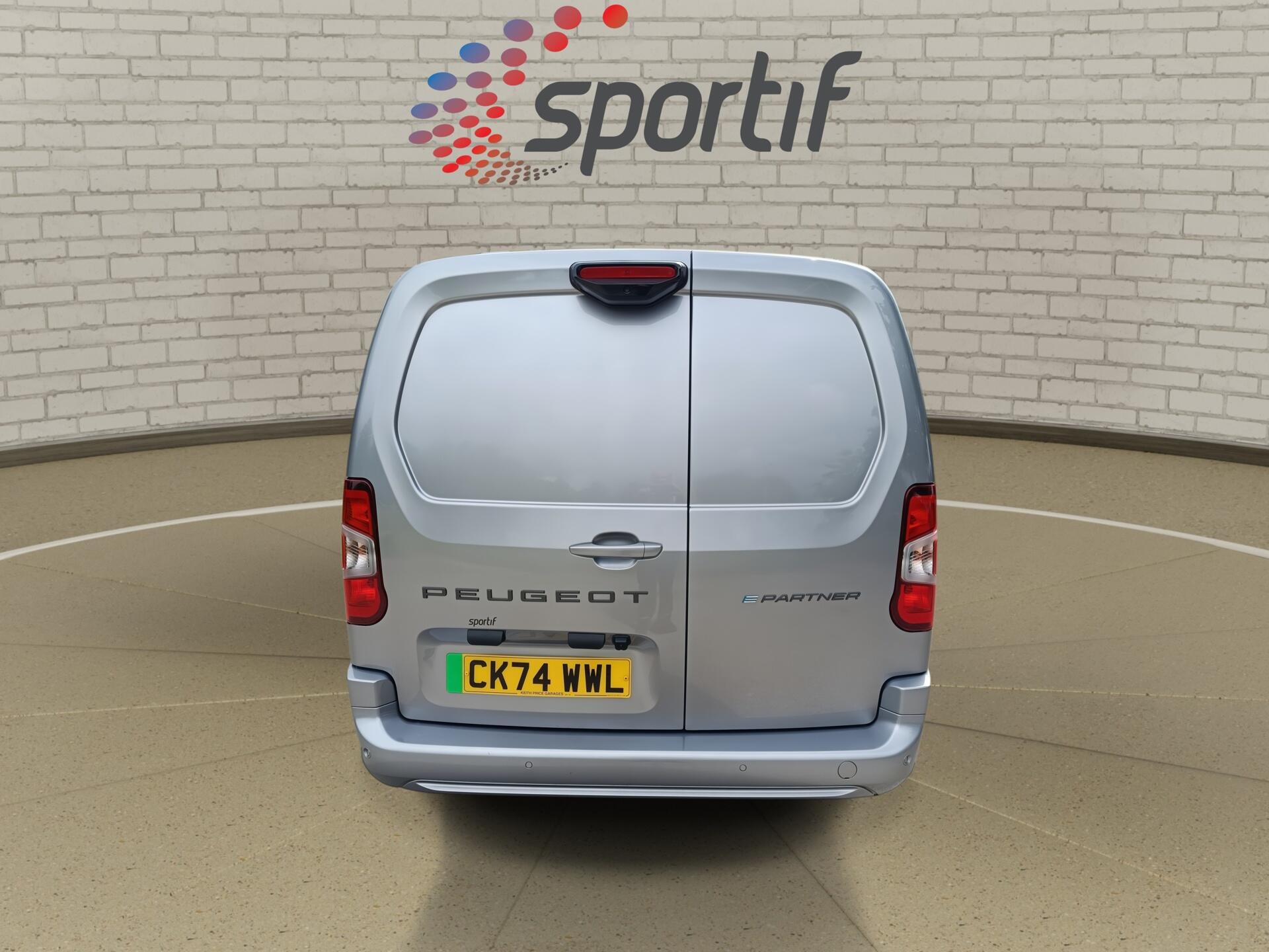 2024 Peugeot Partner thumbnail 24